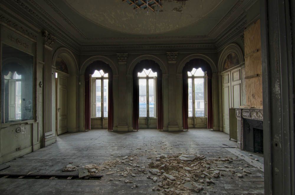 "Unveiling the Mysteries of Dilapidated Hotels: A Guide to Urban Exploration"
