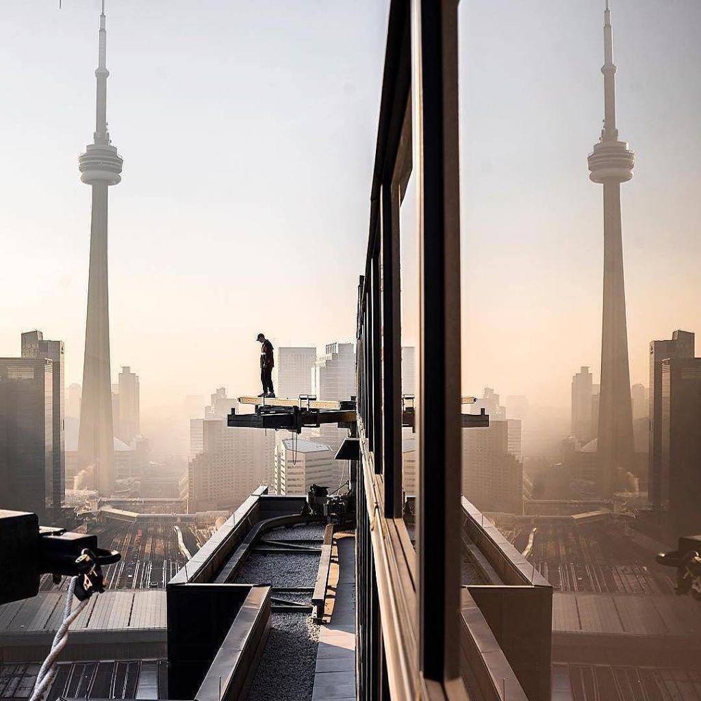 "Rooftopping: Unleash Your Inner Explorer with This Beginner's Guide"