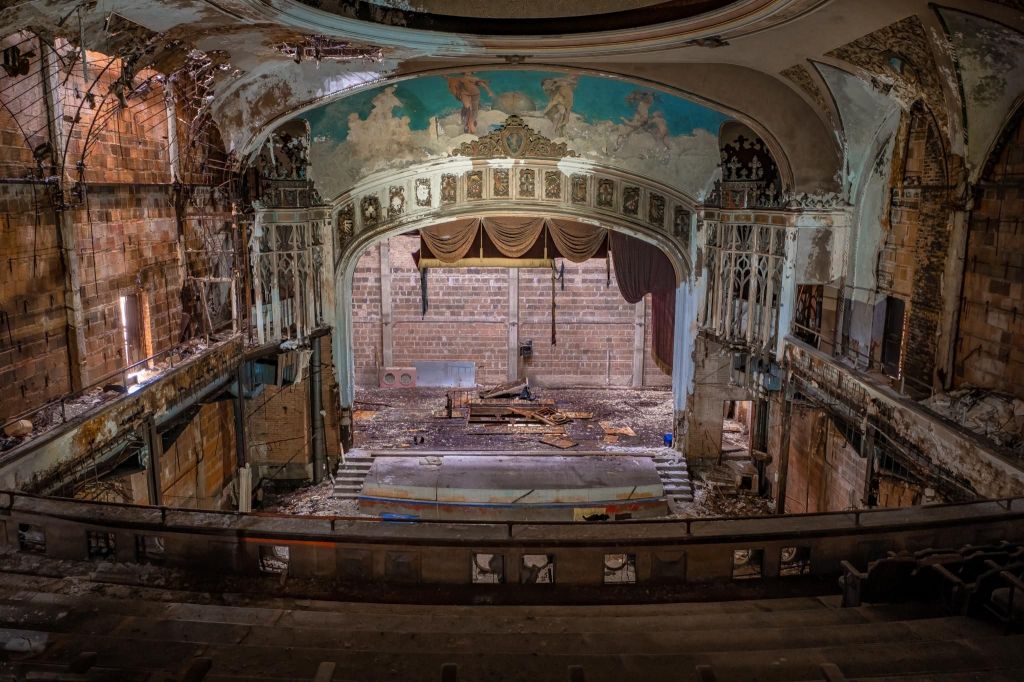 Uncovering the Mysteries of Empty Theaters: Exploring a Forgotten World of Entertainment