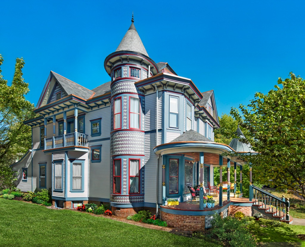 Unveiling the Eclectic Elegance of Queen Anne Architecture
