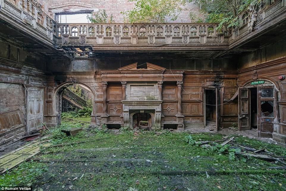 "Preserving the Past: Responsible Urbex Photography in Abandoned Buildings"