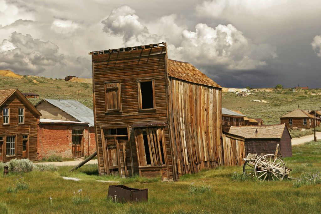 Unearthing the Haunting Beauty: Exploring the World's Intriguing Ghost Towns