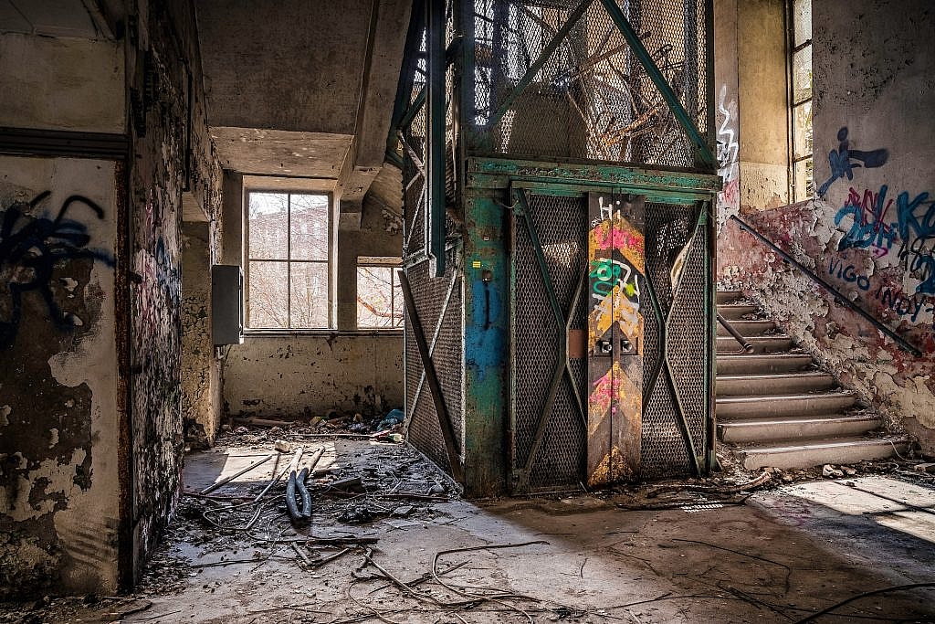 "Exploring Abandoned Places: The Rise of Urbex and the Need for Responsible Practices"